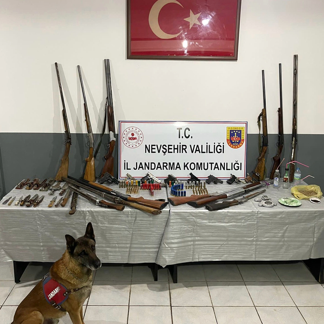 Nevşehir'de evinde çok sayıda silah ele geçirilen şüpheli gözaltına alındı