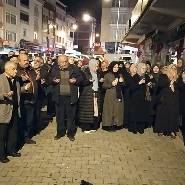Gerze'de vatandaşlar umreye uğurlandı