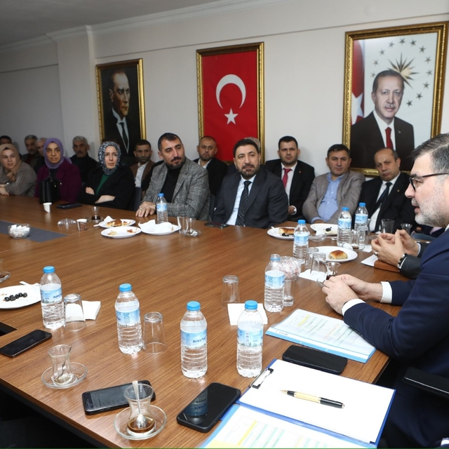 AK Parti İl Başkanı Saygılı, Kemalpaşa'da partililerle buluştu