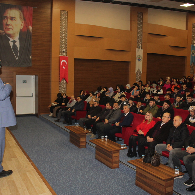 Suluova'da "Canlılarda Yaşam İçgüdüsü" konulu konferans düzenlendi