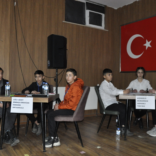 Çukurca'da okullar arası bilgi yarışması düzenlendi