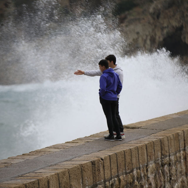 Antalya'da kuvvetli rüzgar ve sağanak etkili oluyor