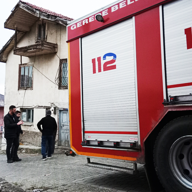 Bolu'da evinde fenalaşan kadına sağlık ekipleri çilingir yardımıyla ulaştı