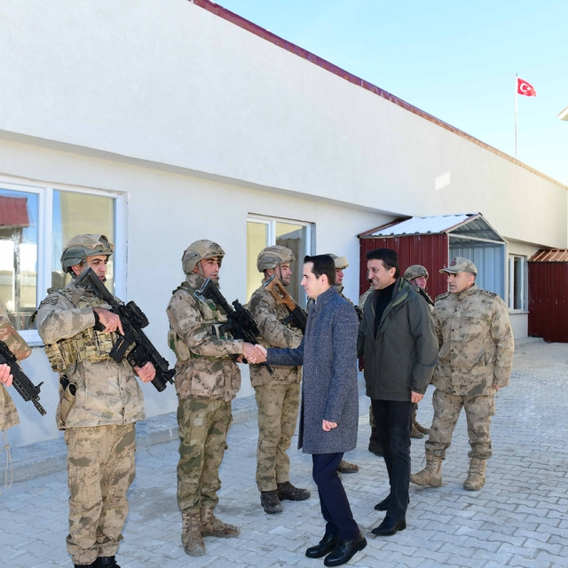 Çatak Kaymakamı Sercan Sarıkaya, üs bölgesini ziyaret etti