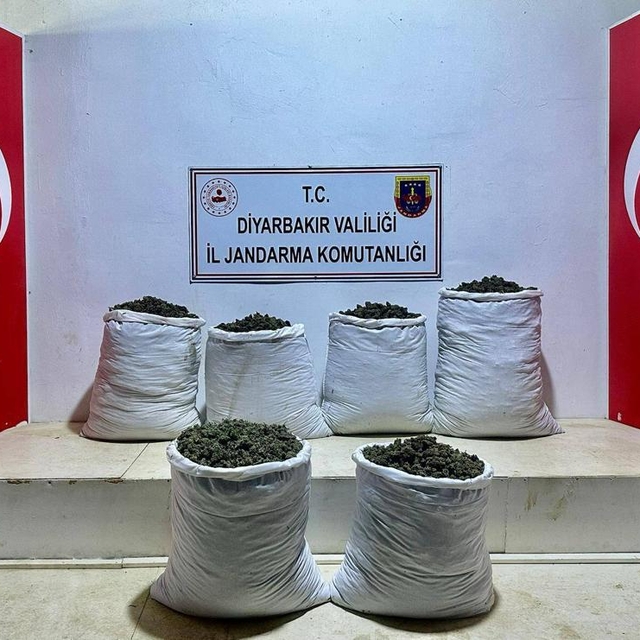 Diyarbakır'da 79 kilo esrar ele geçirildi