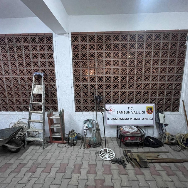 Samsun'da kaçak kazı yapan 8 kişi suçüstü yakalandı