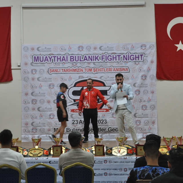 Bulanık Kaymakamı Ocak, sporcularla bir araya geldi