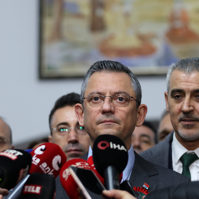 CHP Genel Başkanı Özgür Özel, Nevşehir'de gazetecilerin sorularını cevaplad...