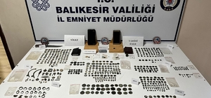 Balıkesir'de durdurulan araçta 720 parça tarihi eser ele geçirildi