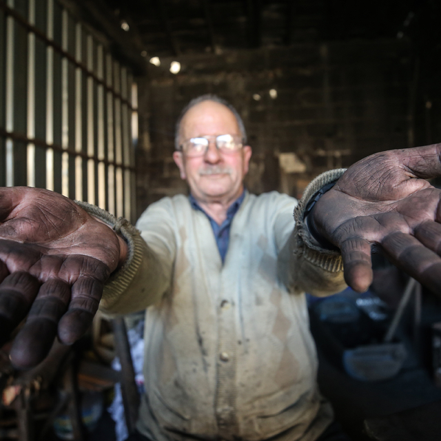 Baba yadigarı mesleğinde 45 yıldır demire şekil veriyor