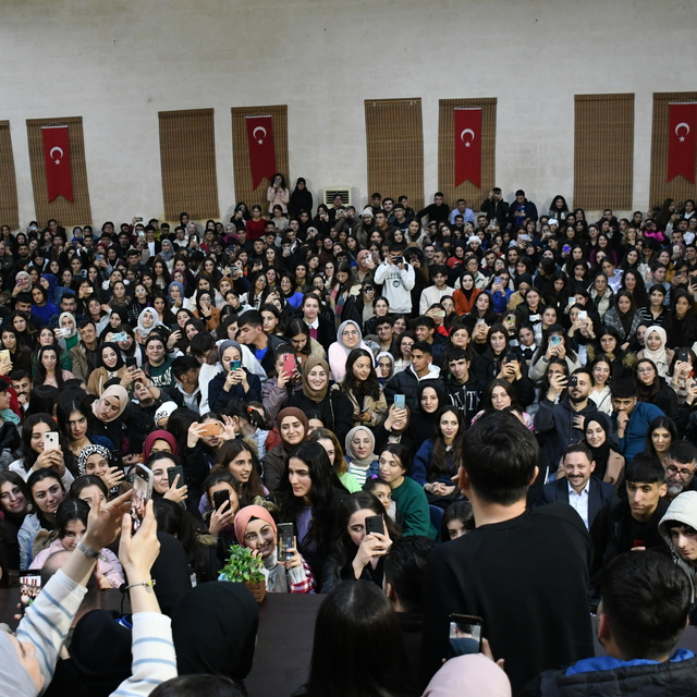 Nusaybin'de YKS ve KPSS adayları için sınava hazırlık söyleşisi düzenlendi