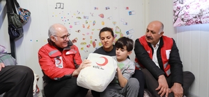 Türk Kızılay, Doğanşehir'de depremzedelere yardım paketleri dağıttı