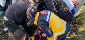 Osmaniye'de devrilen tırda sıkışan sürücüyü itfaiye kurtardı