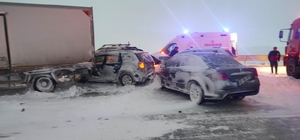 Kars'ta zincirleme trafik kazasında 4 kişi yaralandı