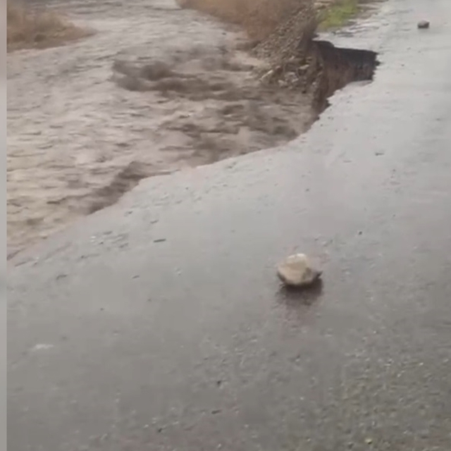 Şırnak'ta yağış nedeniyle yol çöktü
