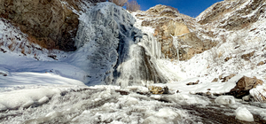 Kars'ta Susuz Şelalesi kısmen dondu