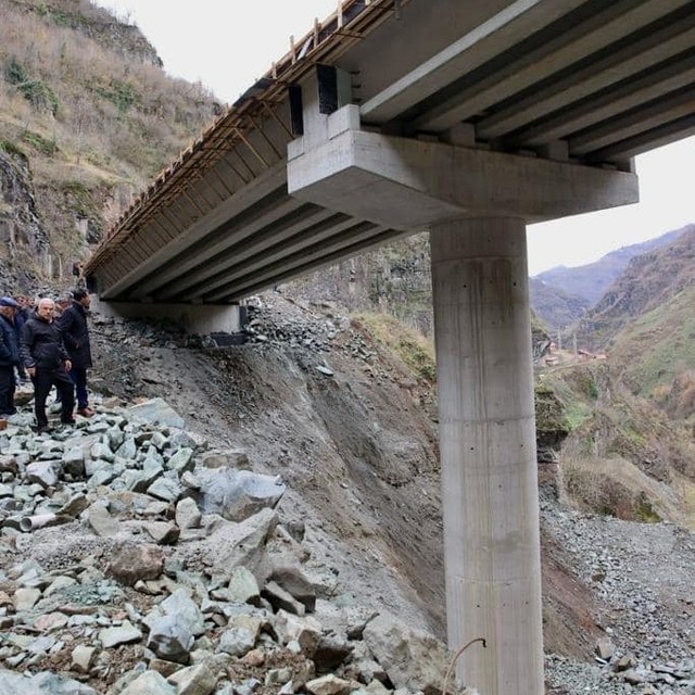 Ordu'da heyelan nedeniyle kapalı Karadeniz-Akdeniz yolundaki çalışmalarda s...