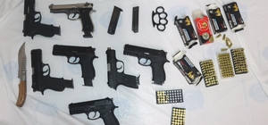 Kemalpaşa'da 16 ruhsatsız tabanca ele geçirildi