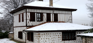 Karabük'te kar ve şiddetli rüzgar etkili oldu