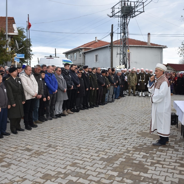 Kıbrıs gazisi Tekirdağ'da son yolculuğuna uğurlandı