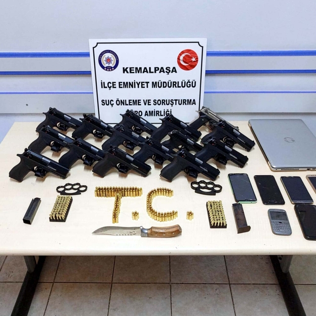 İzmir'de silah ticareti yapan çete çökertildi: 2 tutuklama