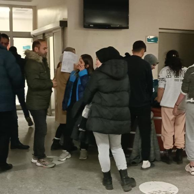 Kars'ta gıda zehirlenmesi şüphesiyle 80 öğrenci hastaneye başvurdu