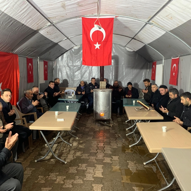 Almus Kaymakamı, şehit Karaca için kurulan taziye çadırını ziyaret etti