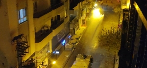 Derbi sonrası yol kapatan gruba polis müdahale etti