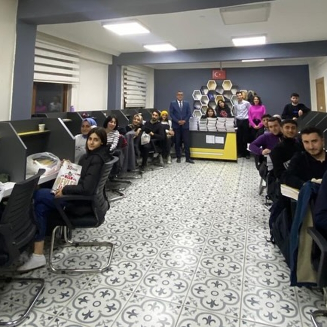 Sason Kaymakamlığından öğrencilere kaynak kitap desteği