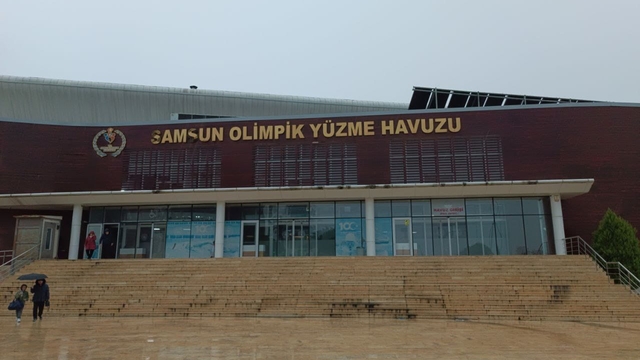 Atakum'da "Yüzme Bilmeyen Öğretmen Kalmasın" projesiyle öğretmenler yüzme öğrenecek