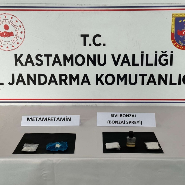 Kastamonu'da kağıt peçeteye emdirilmiş uyuşturucuyla yakalanan şüpheli tutu...