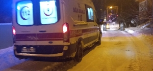 Kar nedeniyle köyde mahsur kalan hasta, yolun açılmasıyla hastaneye kaldırıldı