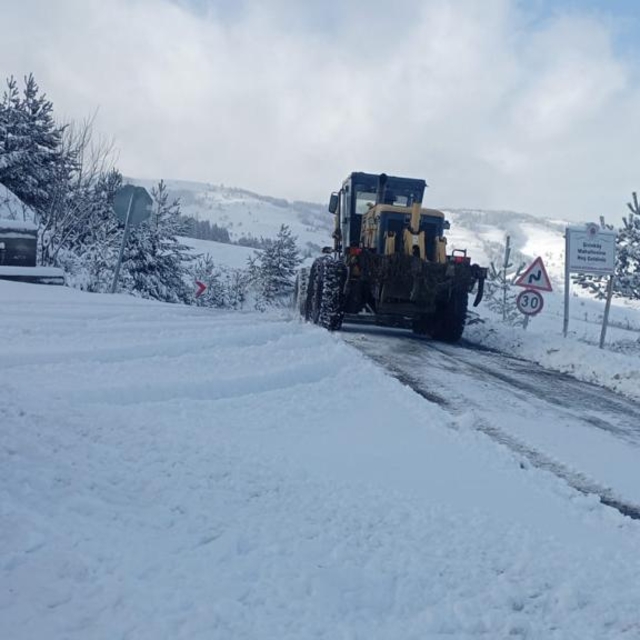 Samsun'da kar nedeniyle kapanan 42 mahalle yolu ulaşıma açıldı