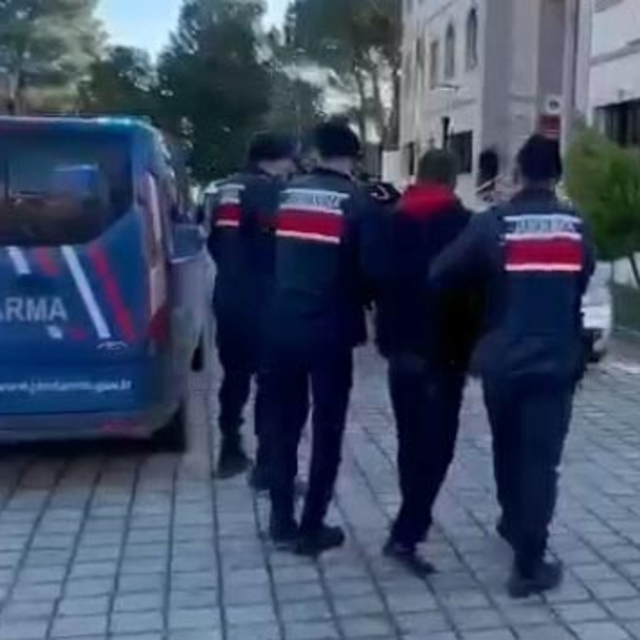 'Askeri personel' olduklarını söyleyerek 500 bin TL dolandıran şüpheliler y...