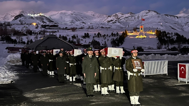 Pençe-Kilit şehitleri, Hakkari'deki törenin ardından memleketlerine uğurlandı