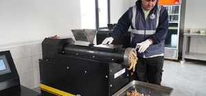 Yalova'da yemek artıklarından 600 kilogram kedi ve köpek maması üretildi