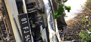 Düzce'de çöp kamyonu devrildi; 2 işçi yaralı