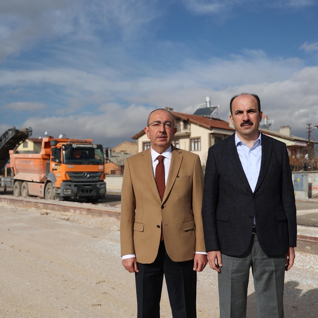Konya Büyükşehir Belediye Başkanı Altay, Necmettin Erbakan Caddesi'nde ince...