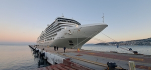 Kuşadası yılın son kruvaziyerini ağırlıyor