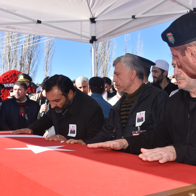 Şehit Piyade Teğmen Günay, Afyonkarahisar'da son yolculuğuna uğurlandı