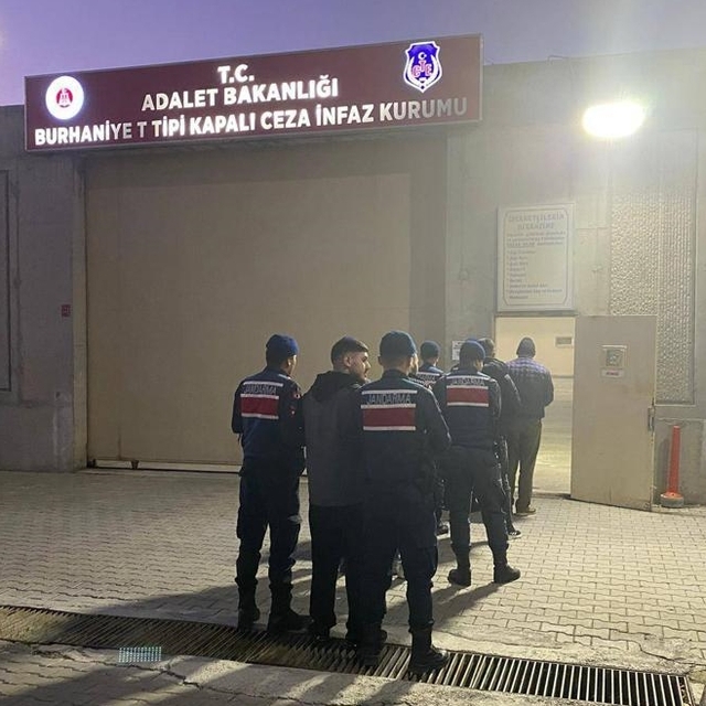 Balıkesir'de göçmen kaçakçılığı iddiasıyla 6 şüpheli tutuklandı