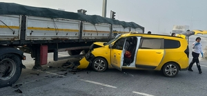 Aydın'da taksiyle tırın çarpışması sonucu 3 kişi yaralandı