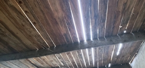 Ardahan'da etkili olan fırtına ev ve ahırın çatısını uçurdu