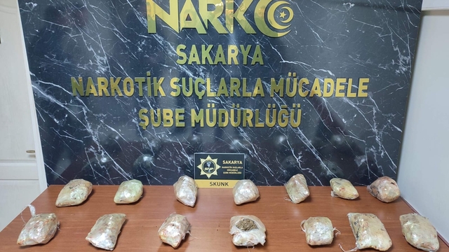 Sakarya'da 2 araçta 46 kilo 700 gram uyuşturucu ele geçirildi
