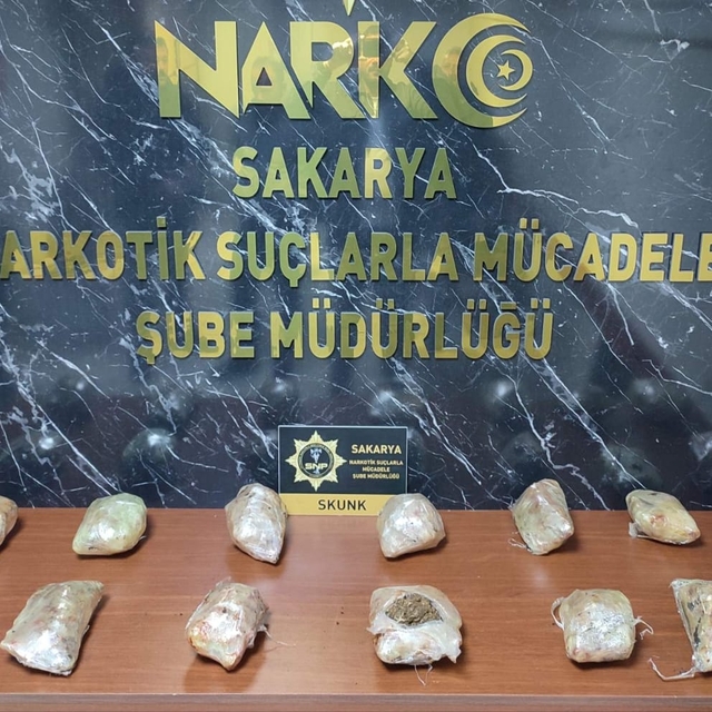 Sakarya'da 2 araçta 46 kilo 700 gram uyuşturucu ele geçirildi