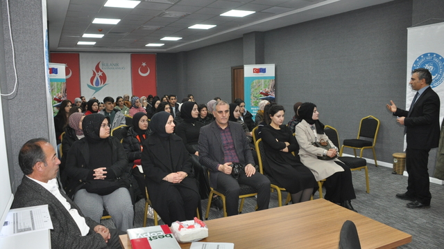 Bulanık'ta "Gençler Önce Eğitimde Sonra İstihdamda Projesi" eğitimleri başladı