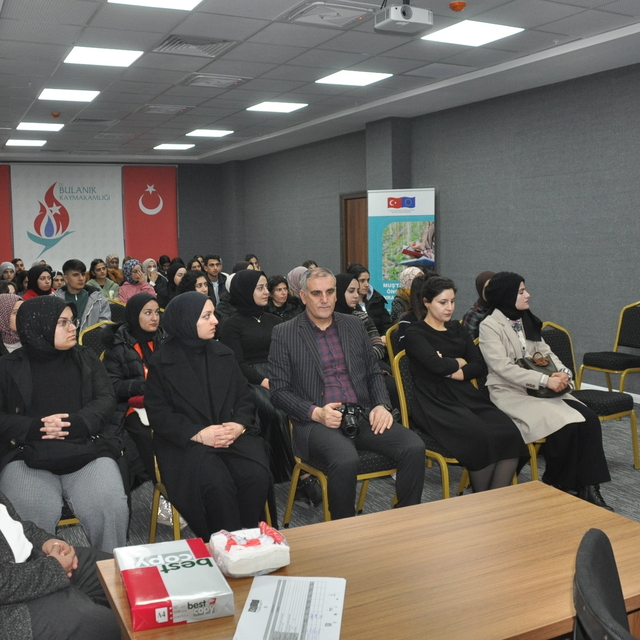 Bulanık'ta "Gençler Önce Eğitimde Sonra İstihdamda Projesi" eğitimleri başl...