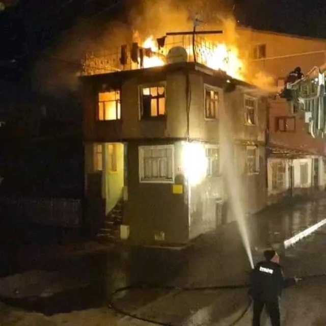 Afyonkarahisar'da evde çıkan yangın söndürüldü