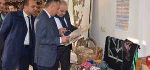 Banaz Bilim ve Sanat Merkezi'nde "Zamanın Dansı" sergisi açıldı