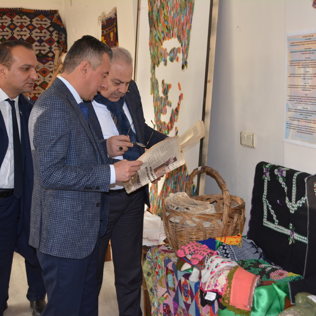 Banaz Bilim ve Sanat Merkezi'nde "Zamanın Dansı" sergisi açıldı